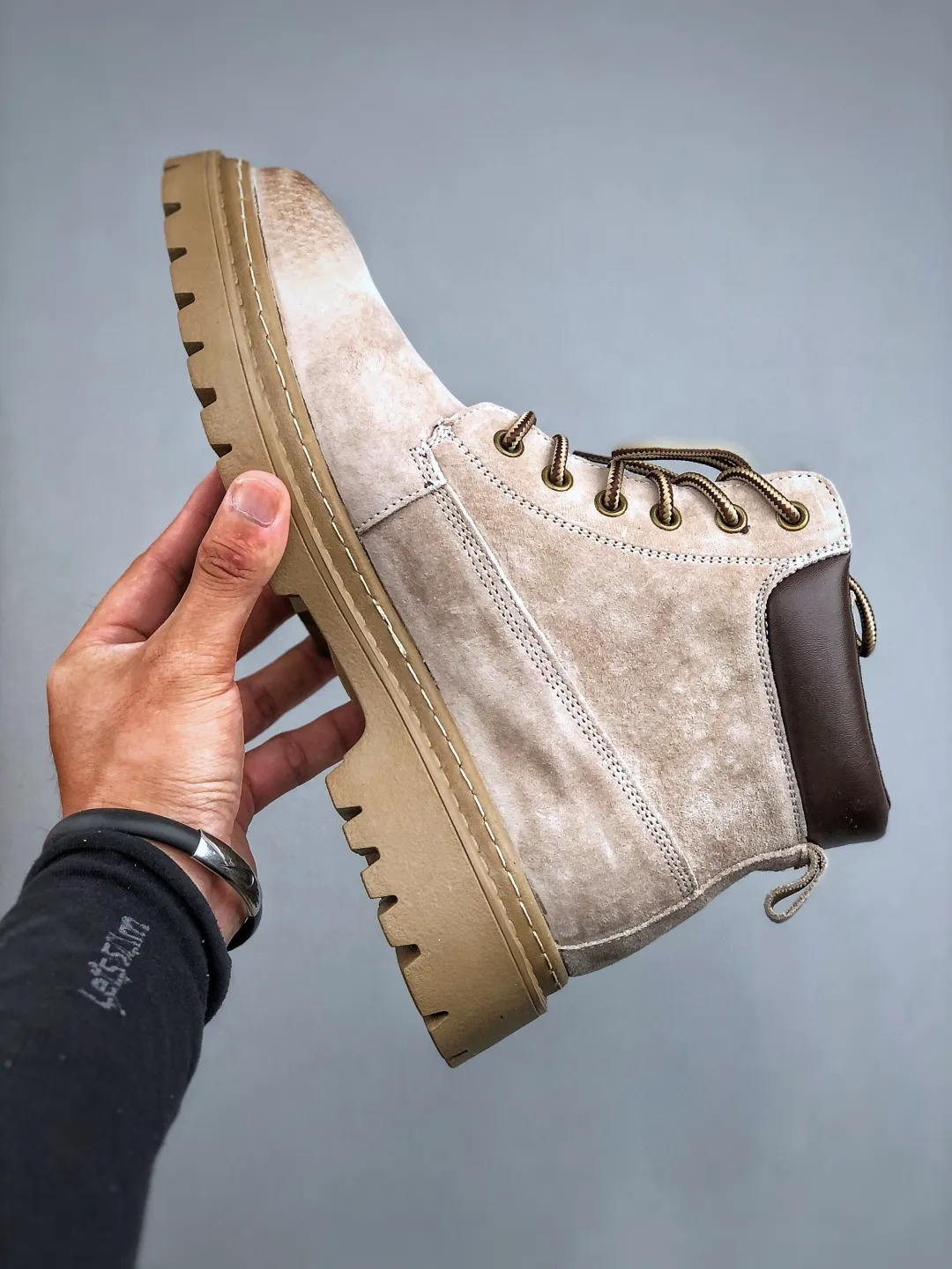 Local self-pickup💰560 Support store release New arrivals🚀Timberland Timberland outdoor mid-top casual rhubarb boots series Guangdong factory quality Original box original packaging The fabric is made of Italian 🇮🇹 top-grade frosted fine-grained cowhide with anti-odor and anti-corrosion genuine leather latex insoles to give you a perfect wearing experience High-quality and durable, a must-have for sportsmen Specially designed to treat those who are not handsome High-quality feet feel first-class Size: 38-44 (leather shoe size)